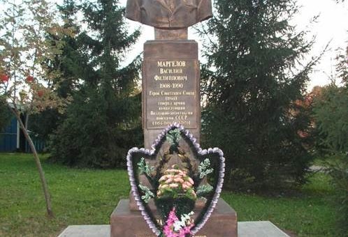 Памятник участнику Великой Отечественной войны 1941-1945 гг. генералу Маргелову В.Ф.